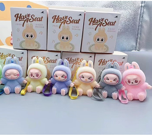 Герої "Лабубу" "Have a Seat"