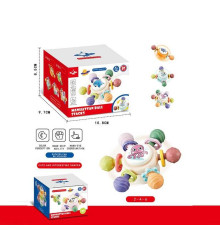 Брязкальце-спінер 8246 E (200/2) 3 брязкальця, гумові прорізувачі, присоски, в коробці