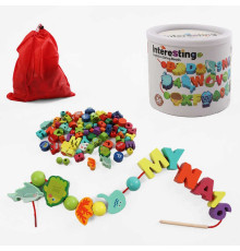 Шнурівка дерев'яна С 74425 (24) фігурки з транспортом, дорожніми знаками, тваринами, літерами англійського алфавіту, геометричними фігурами, намистини, декілька шнурків з дерев’яним краєм, у відрі