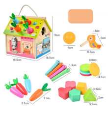 Будиночок логічний C 68839 (18) дерев'яний, сортер, годинник з рухомими стрілками, дверцята з металевими замками, морквини, черв'ячки, в коробці