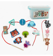 Шнурівка дерев'яна С 74433 (24) фігурки з транспортом, дорожніми знаками, тваринами, фруктами й овочами, намистини, шнурки з дерев’ян. краєм, в боксі