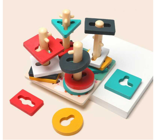 Дерев'яний геометричний сортер 74387 (45) розмір - 15х15х13 см, кілочки з перетинками, в коробці – в наличии! Купите сейчас у KAZKOVA