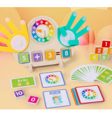 Математична дошка C 75292 (40) двосторонні кубики з цифрами, годинник із рухомими стрілками, картки із прикладами та розпорядком дня англійською, долоні з липучками, в коробці