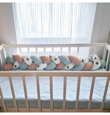 гр Бортик у ліжко "Косичка" 81149 (1) тканина в’язане полотно, МУСЛІН, ВЕЛЮР, наповнювач СИНТЕПУХ, розмір 120*18 см, "Bimbo"