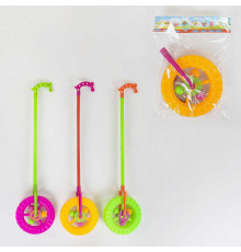 Каталка 909-1 (240/2) "Колесо", 3 види, з тріскачкою і брязкальцем на паличці, 3 кольори, 60см, в пакеті