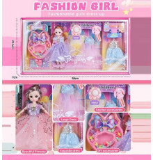 Лялька 8310 (24) висота: 23 см, шарнірні з’єднання, прошите волосся, знімний одяг, взуття, 2 додаткові сукні, аксесуари, таця з намистинами, в коробці