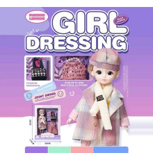 Лялька Q-A 32 (72/2) висота - 30 см, тіло — пластик, голова — гума, шарнірні з’єднання суглобів, знімне взуття, змінний одяг, аксесуари, в коробці