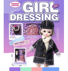 Лялька Q-A 33 (72/2) висота - 30 см, тіло — пластик, голова — гума, шарнірні з’єднання суглобів, знімне взуття, змінний одяг, аксесуари, в коробці