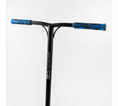 Самокат трюковий Best Scooter BS-77566 (4) HIC-система, ПЕГИ, алюмінієвий диск та дека з ПРИНТОМ, колеса PU, d = 110мм, ширина керма - 60 см, в коробці – в наличии! Купите сейчас у KAZKOVA